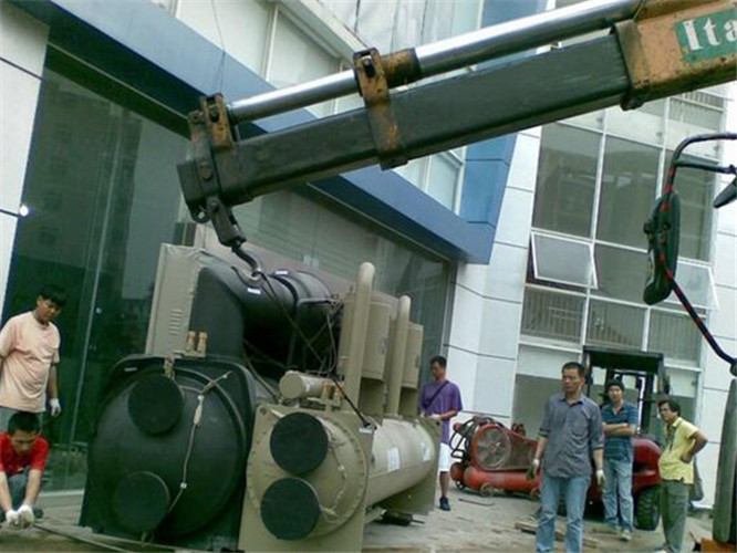 奉节县随车吊和汽车吊的核心区别是什么？哪种更省钱？