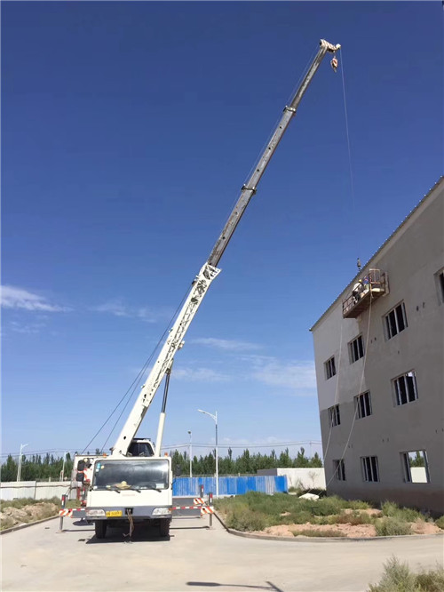 奉节县“轻装强干”—— 吊车的 “轻量化臂架” 技术